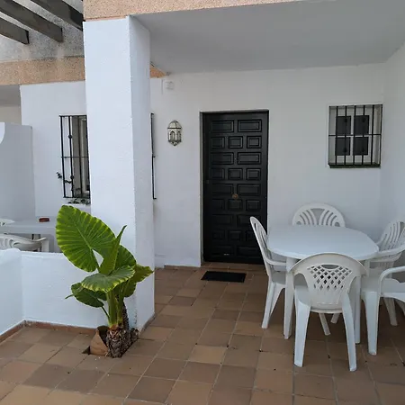 Adosado En Con Piscina Y Chimenea, Cerca De La Playa *