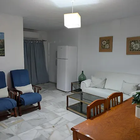 Adosado En Con Piscina Y Chimenea, Cerca De La Playa *